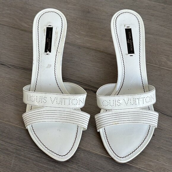 Louis Vuitton Sz 38.5 US 8.5 LV Logo White Patent Leather Slide Sandals Italy - Picture 3 of 11